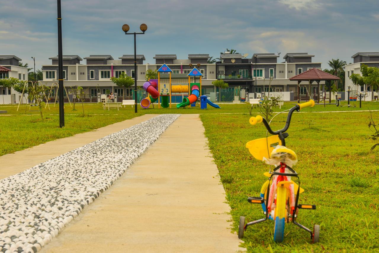 Moment Homestay Sitiawan Eksteriør billede